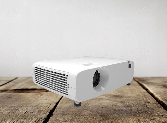 Buon prezzo Proiettore laser a LED a luce 3LCD 4K 5000 lumen a tiro lungo 1280x768 in linea